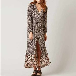 Billabong Maxi Dress. Large.